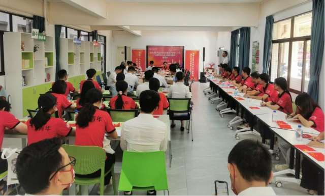 学校召开座谈会深入学习党的二十大报告